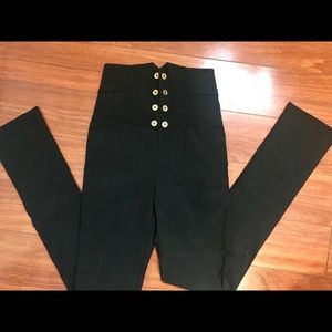 High wasted, fitted pants